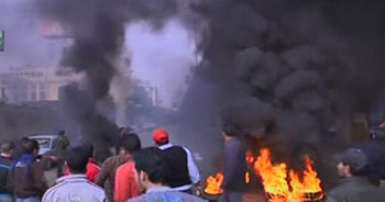 500 متظاهر يحاولون الوصول الى ميدان التحرير.jpg