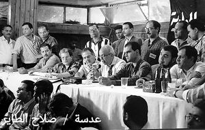 صورة نادرة للجمعية العمومية لنقابة الصحفيين للاعتراض على القانون 100 لعام 1993م.jpg