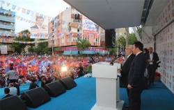الشيخ راشد يلتقي رئيس الحكومة التركي ويلقي كلمة أمام الجمهور.1.jpg