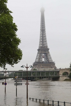 فيضانات باريس.6.jpg