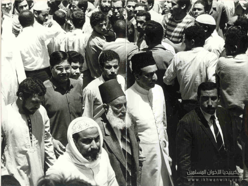 ملف:جنازة-الأستاذ-التلمساني-ويرى-الشيخ-حافظ-سلامة-رجل-المقاومة-فى-1973.png