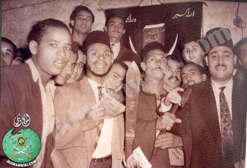 ملف:سعد-الدين-الوليلي-والمعلم-إبراهيم-كروم-مع-بعض-الاخوان-الذين-تطوعوا-لحرب-فلسطين-عام-1948م.jpg