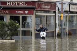 فيضانات باريس.12.jpg