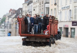 فيضانات باريس.9.jpg